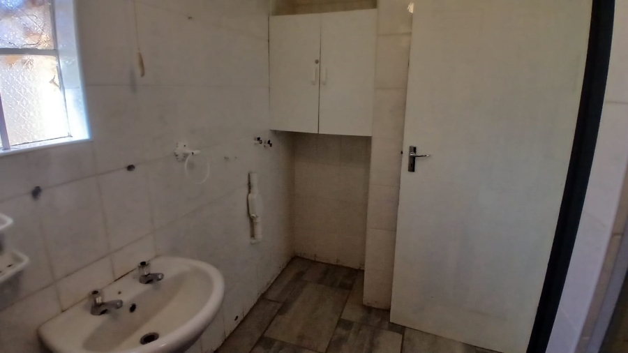 10 Bedroom Property for Sale in Brandwag Free State